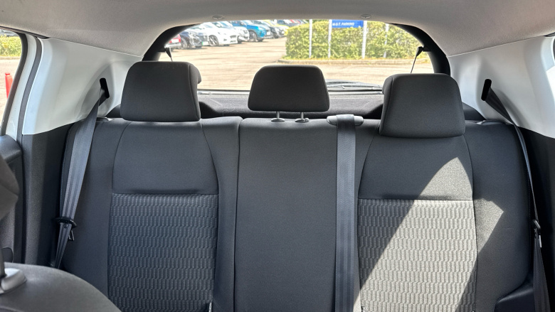 Peugeot 208 1.2 PureTech 82 Signature 5dr [Start Stop] Petrol Hatchback
